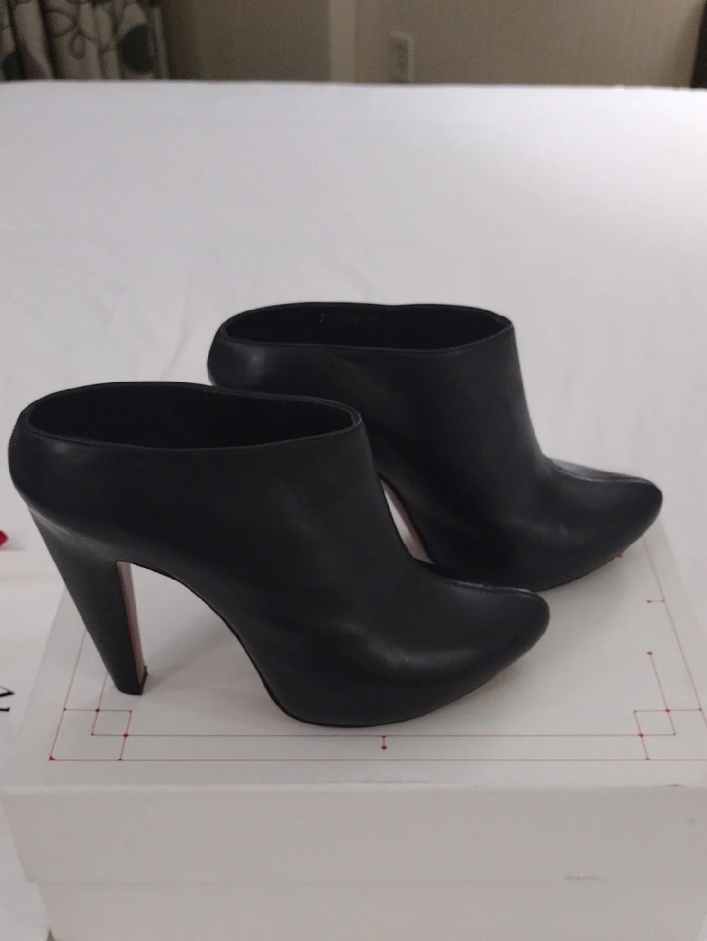 Alexander McQueen Black Leather Mules - Picture 10 of 15